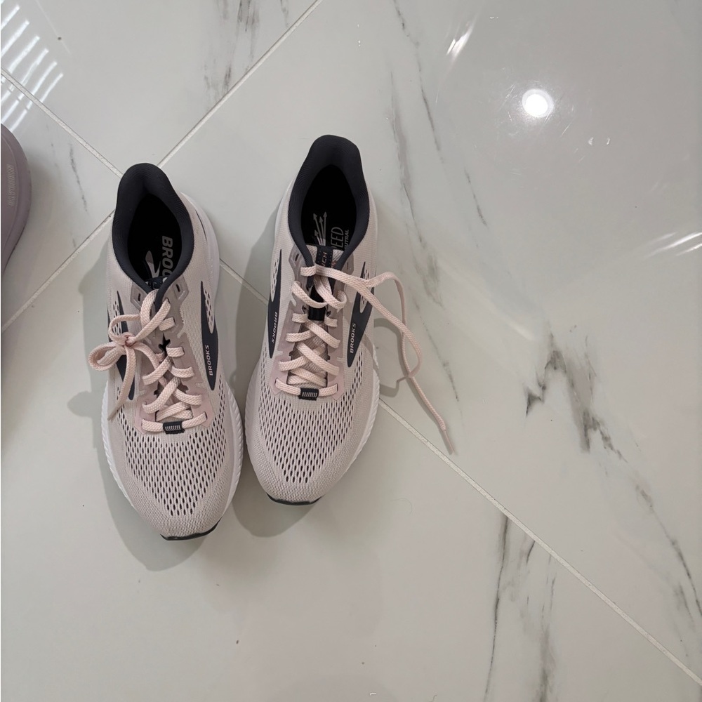 Brooks Women's Athletic Shoes -blue, and Pink - Picture 5 of 6